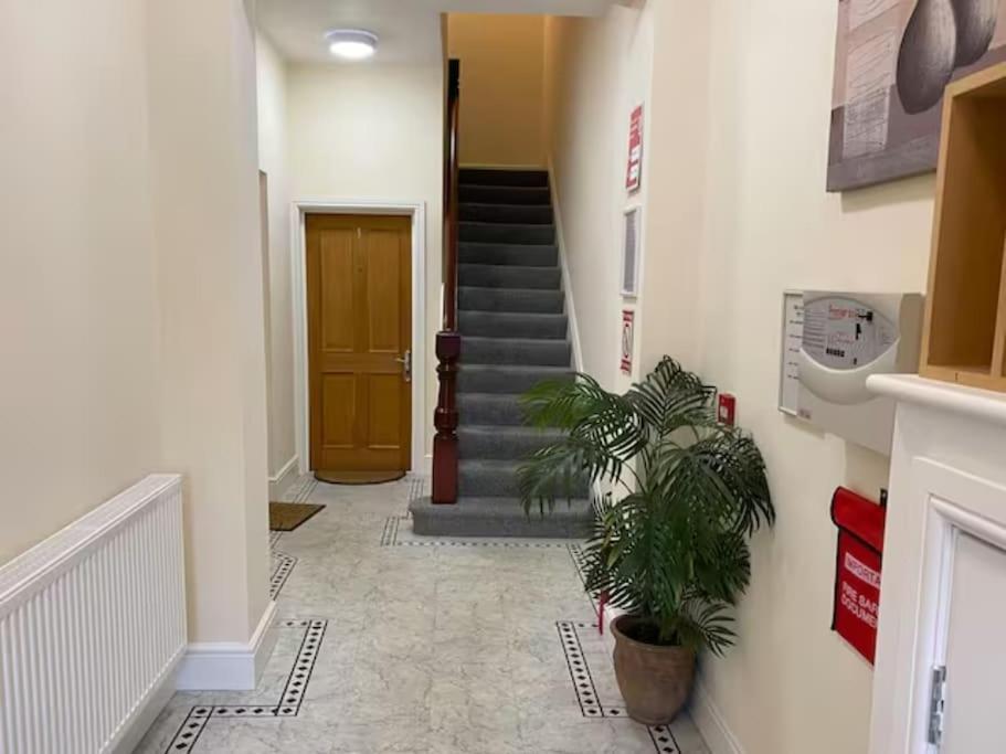 Private Parking, Central Llandudno, King Bed With Ensuite At Clement Lodge Eksteriør bilde