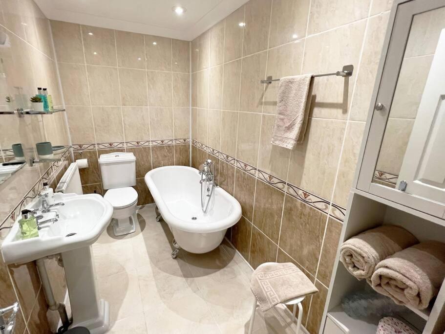 Private Parking, Central Llandudno, King Bed With Ensuite At Clement Lodge Eksteriør bilde