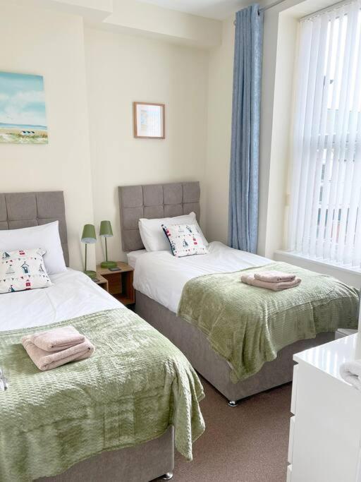 Private Parking, Central Llandudno, King Bed With Ensuite At Clement Lodge Eksteriør bilde