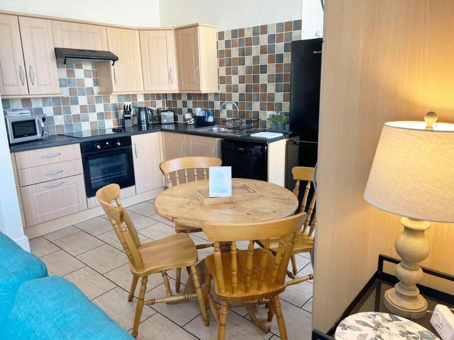Private Parking, Central Llandudno, King Bed With Ensuite At Clement Lodge Eksteriør bilde